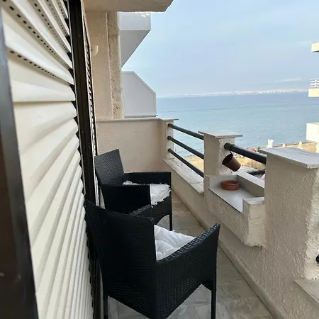 Beachfront Let *